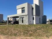 CASA EN AIRES DEL NORDESTE SOBRE RUTA E53 3 D / 3 BAÑOS...