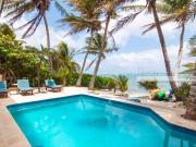 Casa En Akumal en Venta con Asombrosas Vistas al Mar