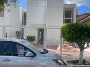 CASA EN ALAMOS CON ELEVADOR