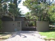 Casa en alquiler 2 dormitorios 23bis y 451 City Bell con...