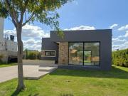 Casa en Alquiler 4 Ambientes con Pileta en San Ramón,...