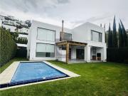 Casa en ALQUILER 4 dormitorios con piscina en Cumbayá...