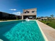 Casa en ALQUILER AMOBLADO 3 dormitorios y escritorio....