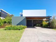 Casa en alquiler anual, 3/4 dormitorios en Barbarita,...