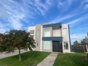 Casa en alquiler anual 4 dormitorios pileta a la laguna...