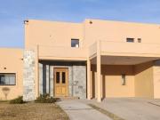 Casa en alquiler anual a la laguna