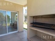 Casa en Alquiler anual en El Canton Barrio Norte a la...