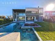 Casa en alquiler anual sin muebles con lote al Lago...