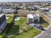 Casa en alquiler anual sobre lote interno Area 8 San...