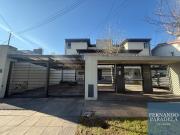 Casa en alquiler c/ cochera en Castelar, amoblada