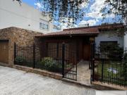 Casa en alquiler c/ cochera en Naposta