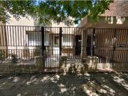 Casa en alquiler c/ cochera en Pacífico