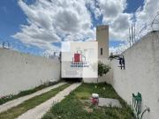 Casa en alquiler c/ cochera en San Pedro Nolasco