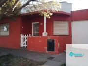 Casa en alquiler c/ cochera en Villa Mitre