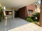 CASA EN ALQUILER CON 3 DORMITORIOS UBICADA EN CIUDAD...