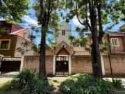 Casa en Alquiler con 4 dormitorios jardin galeria y pileta