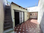 Casa en Alquiler de 1 dormitorio con patio cochera. Zona...