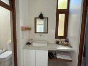 Casa en alquiler de 3 dormitorios con pileta, en barrio...