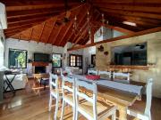 Casa en alquiler de 3 dormitorios en impecable estado...