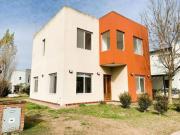 Casa en alquiler de 4 ambientes, en Barrio El Aljibe,...