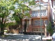 Casa en alquiler de 5 dormitorios c/ cochera en Martínez