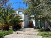 Casa en alquiler de 6 ambientes c/ garage, pileta y...