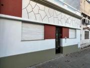 Casa de dos dormitorios en alquiler con gran patio en...