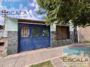 CASA EN ALQUILER DE UN DORMITORIO CON COCHERA EN BARRIO...