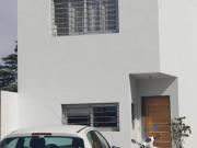 Casa en alquiler dos dormitorios mas escritorio Quebrada...