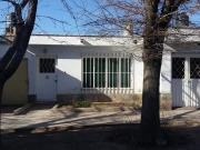 Casa en alquiler. Einstein. 450.000