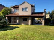 Casa en alquiler anual en barrio Santa Catalina Villanueva