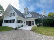 Casa en alquiler en Beccar