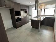 Casa en Alquiler en Conjunto Privado – San Juan de Cumbayá