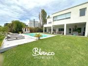 Casa en alquiler en Dique Luján