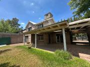 Casa en alquiler en Fisherton de tres dormitorios con...