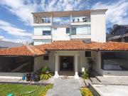 Casa en Alquiler en Lomas de Monteserrín – Elegancia y...