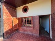 Casa en Alquiler en Los Hornos, La Plata