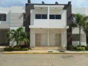 Casa en Alquiler en Maracaibo Zulia 260 m2. 4 hab