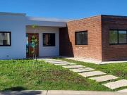 Casa en alquiler en Pilar