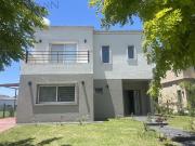 Casa en alquiler en Pilar