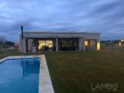 Casa en alquiler en Pilar