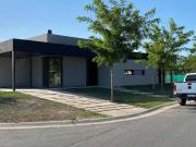 Casa en alquiler en Pilar