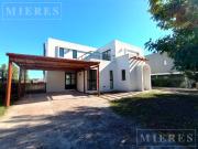 Casa en alquiler en Santa Guadalupe, Pilar del Este