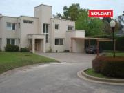 Casa en alquiler, moderna, 4 ambientes, parrilla y pileta