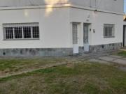 CASA EN ALQUILER O VENTA! 2 DORMITORIOS! CON COCHERA!