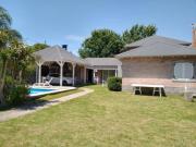 Casa en alquiler permanente City Bell, 5 dormitorios...