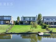 Casa en alquiler sobre lote a la laguna en área 1 Barrio...