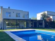 Casa en alquiler sobre lote central en Santa Guadalupe