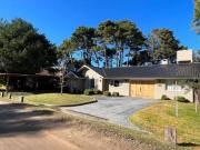 CASA MODERNA EN VENTA ZONA GOLF PINAMAR, GAS NATURAL, 3...