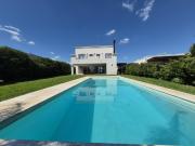 Casa en alquiler temporal en Pilar del Este, con...